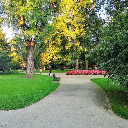 Basic, Quiet Close To Main Square Lejlighed *