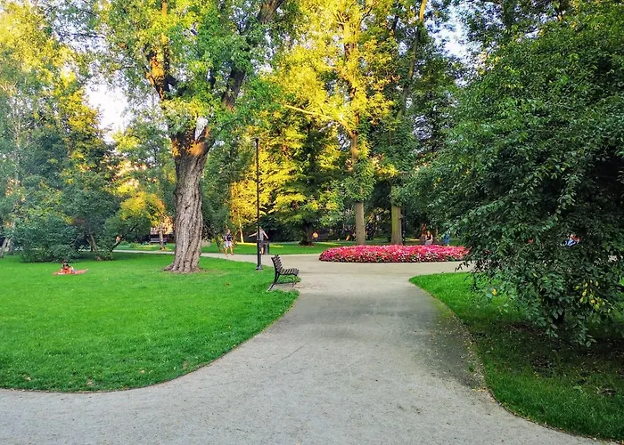 Basic, Quiet Close To Main Square Lejlighed *